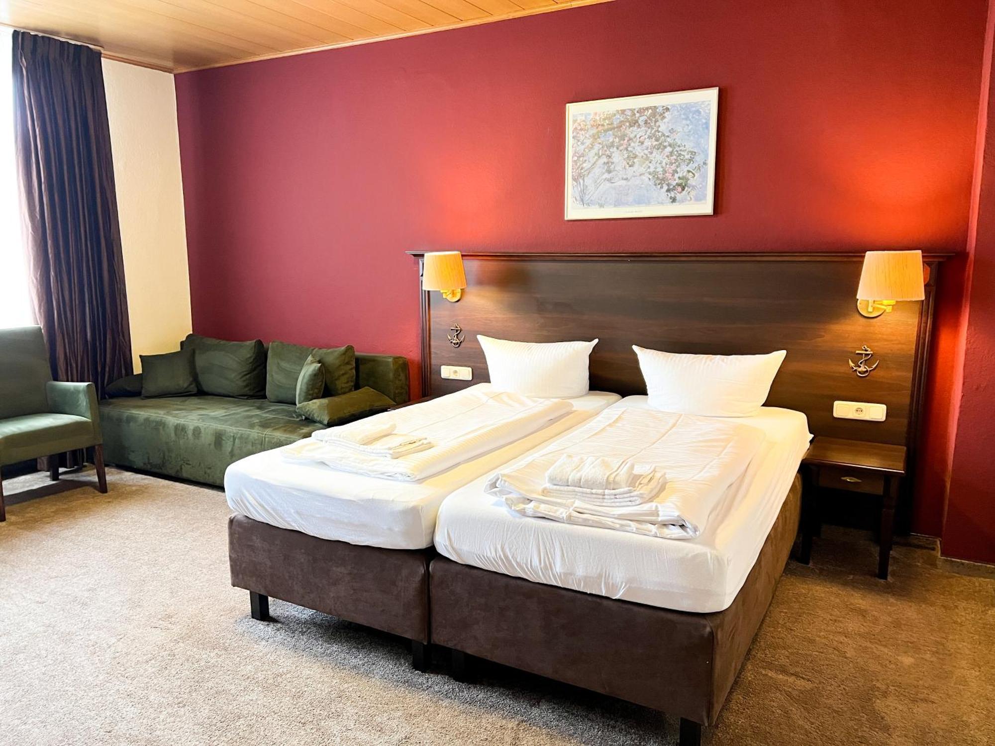 Hotel Fraenkischer Hof Китцинген Экстерьер фото