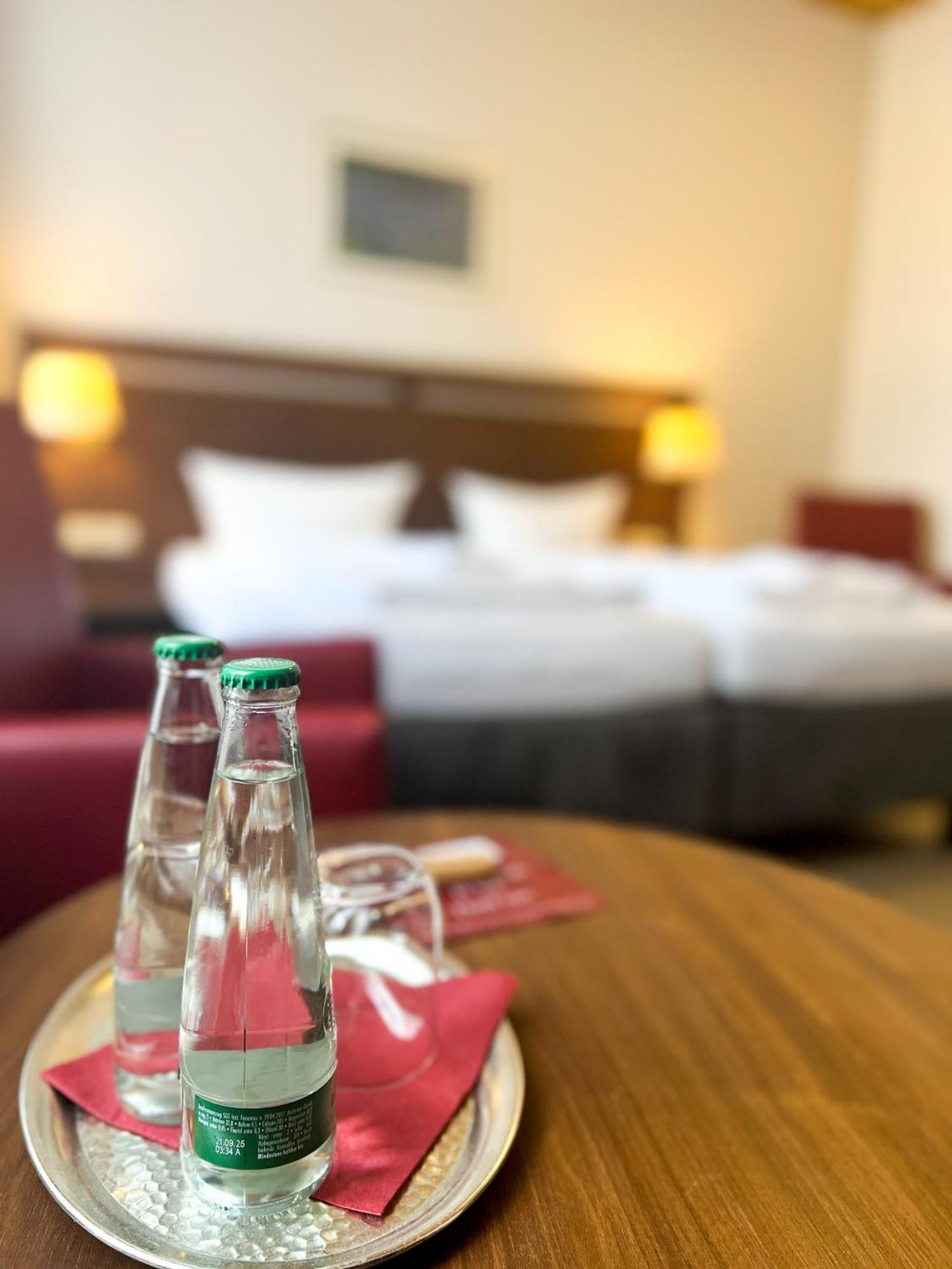 Hotel Fraenkischer Hof Китцинген Экстерьер фото
