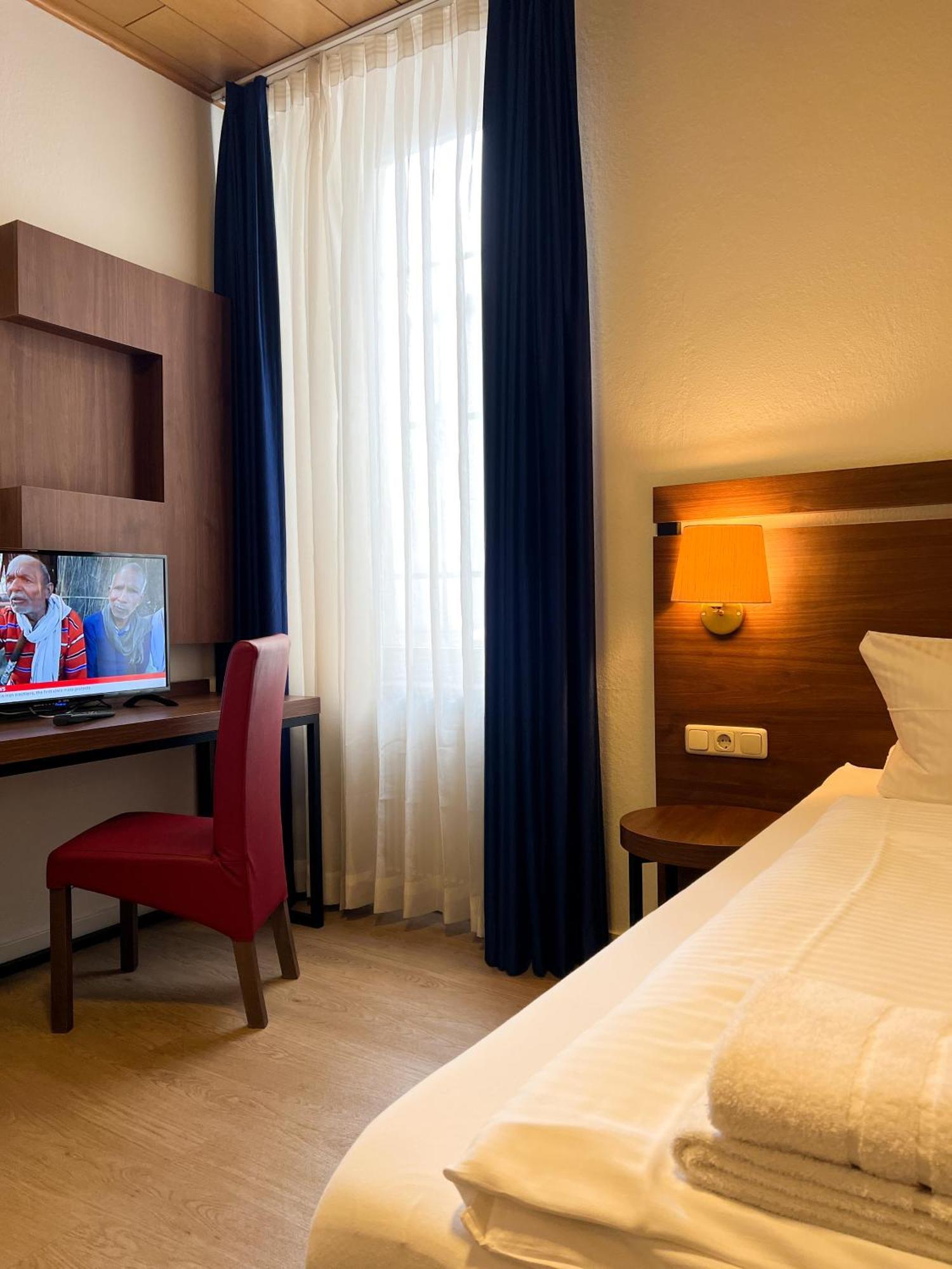 Hotel Fraenkischer Hof Китцинген Экстерьер фото