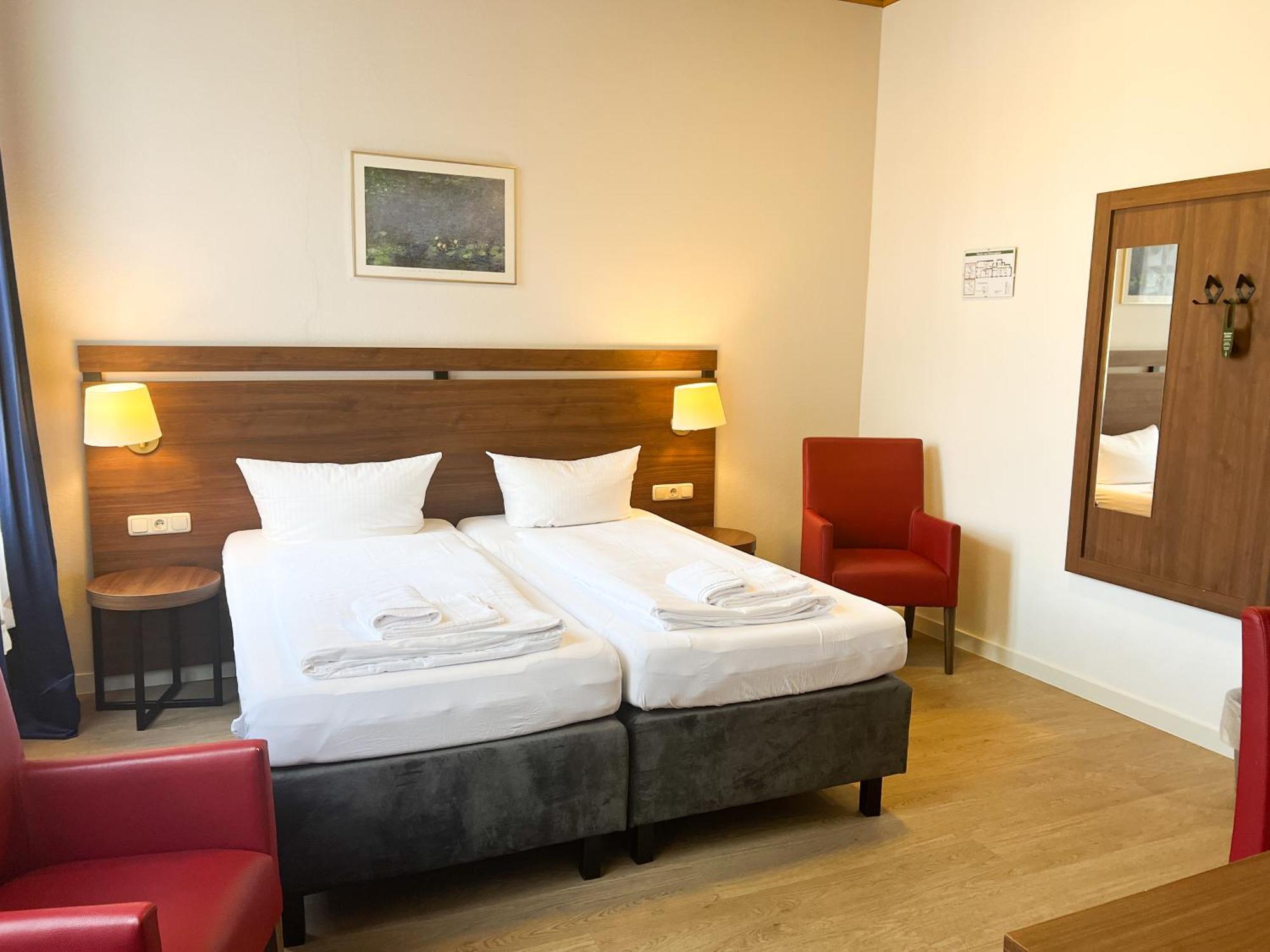 Hotel Fraenkischer Hof Китцинген Экстерьер фото
