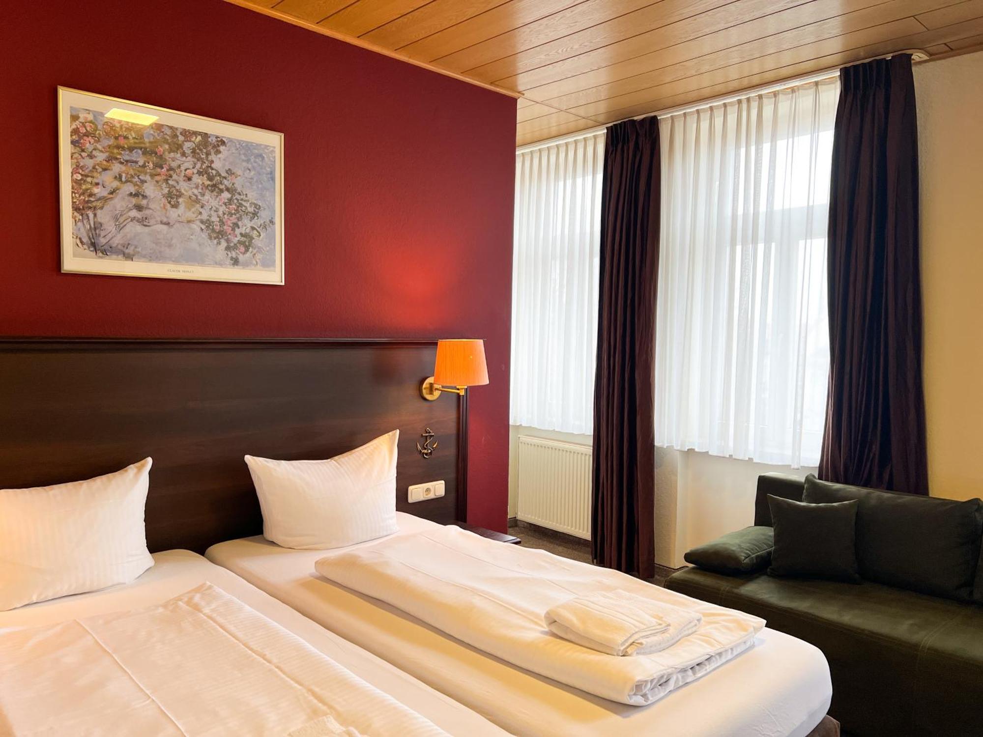 Hotel Fraenkischer Hof Китцинген Экстерьер фото