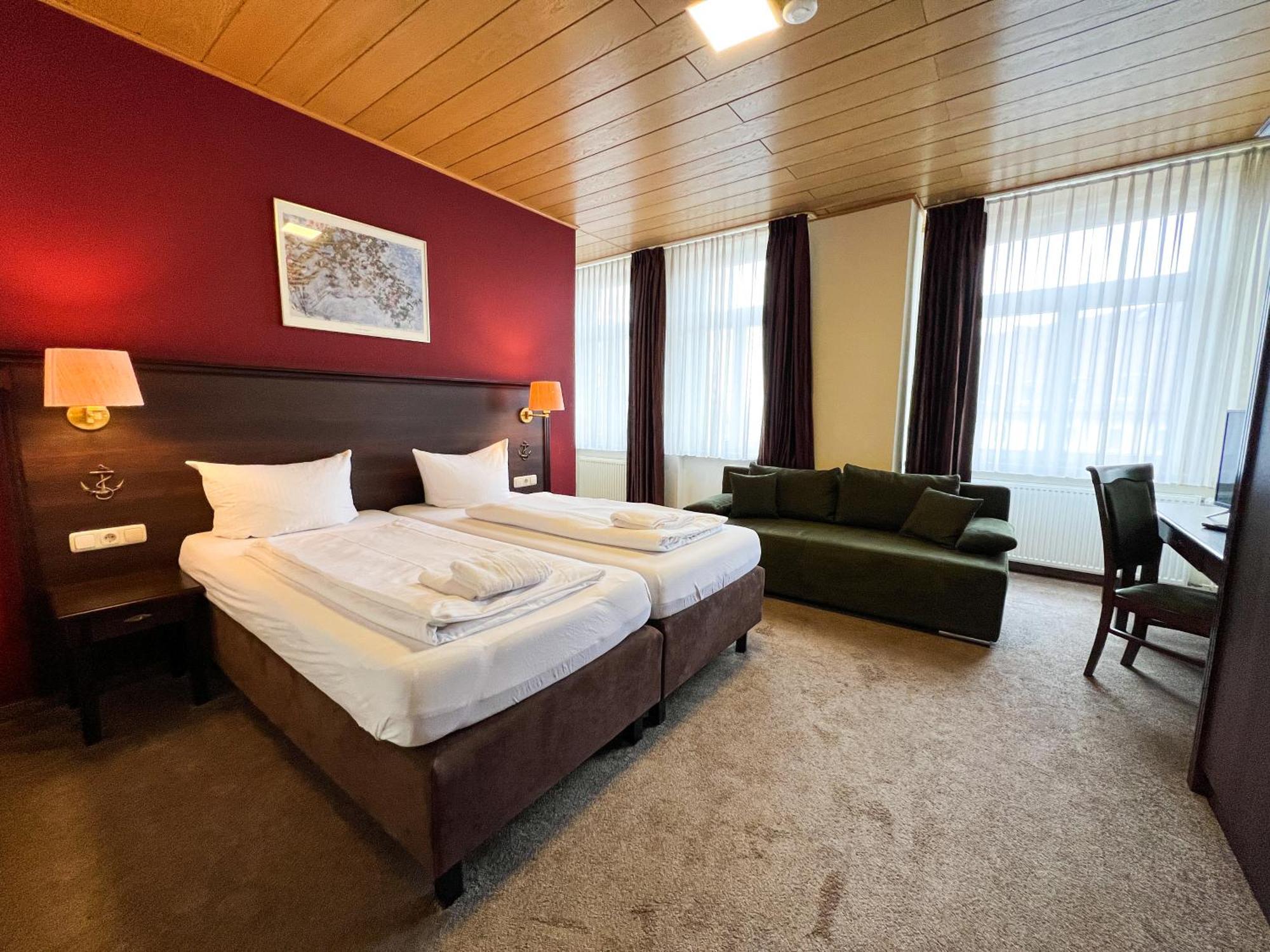 Hotel Fraenkischer Hof Китцинген Экстерьер фото