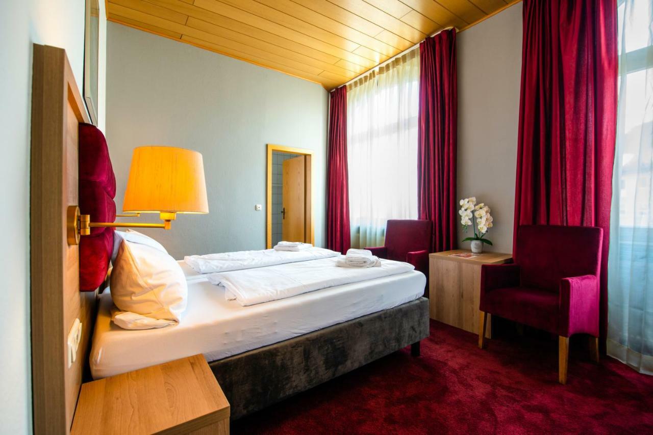 Hotel Fraenkischer Hof Китцинген Экстерьер фото